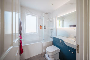 Family bathroom- click for photo gallery